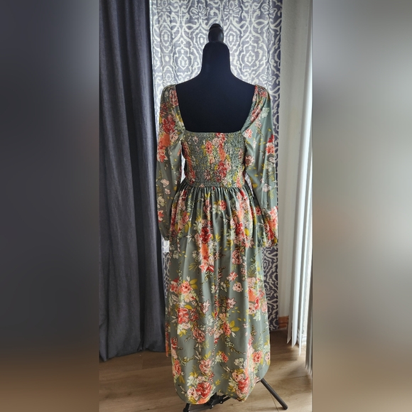 Elegant Floral Long Sleeve Dress - Picture 4 of 6